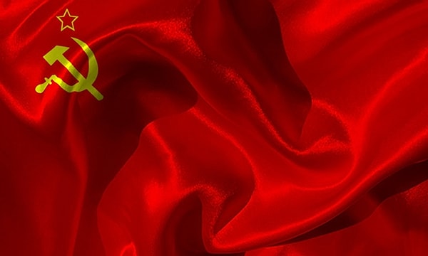 1. Что гласила надпись на официальном гербе СССР?