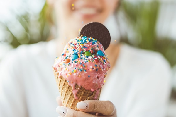 14. Выберите розовый десерт.