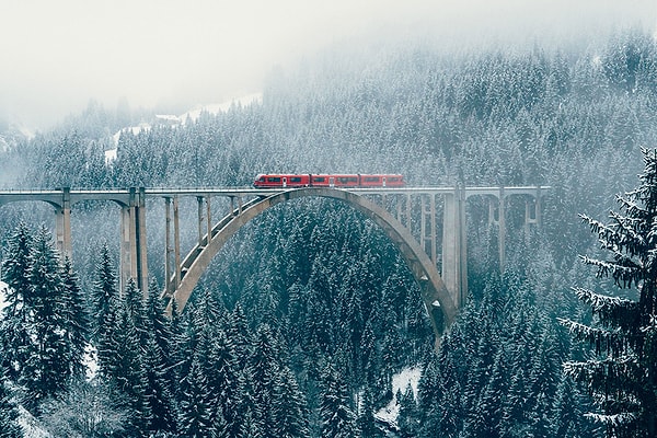 10. Какой из этих городов является столицей Швейцарии?