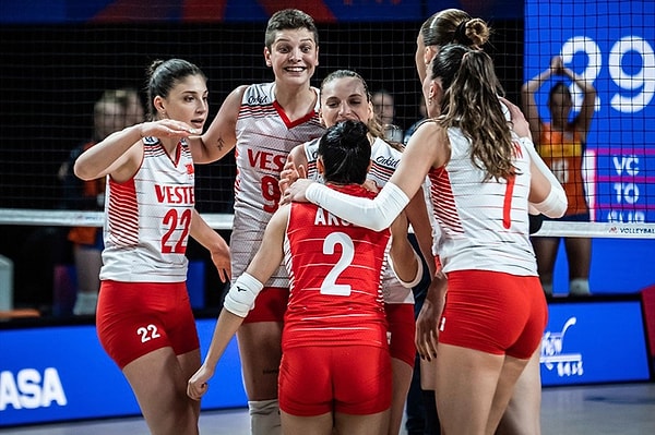 FIVB Milletler Ligi'ndeki üçüncü haftası ikinci maçında A Milli Kadın Voleybol Takımı Tayland'la karşılaştı.