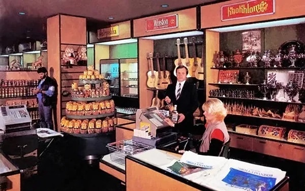 4. Как называлась в СССР сеть розничных магазинов для иностранцев и советских загранработников?