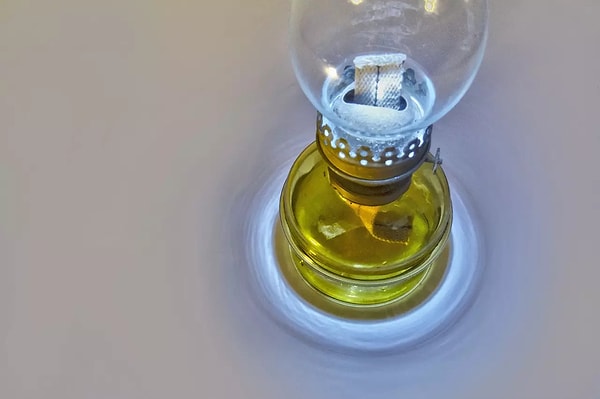 5. Если налить в сосуд четыре несмешивающиеся между собой жидкости: воду, керосин, ртуть и машинное масло, то наверху окажется…