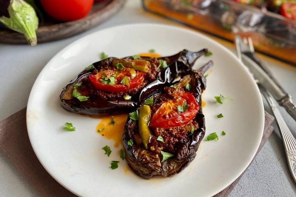 Karnıyarık: A Delightful Turkish Dish of Stuffed Eggplant