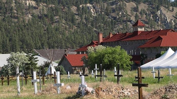 Kanada’da Yatılı Kilise Okulunun Alanında 88 Kayıtsız Çocuk Mezarı Bulundu