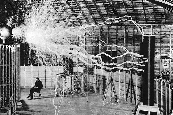 15. "Nikola Tesla'nın laboratuvarı..."