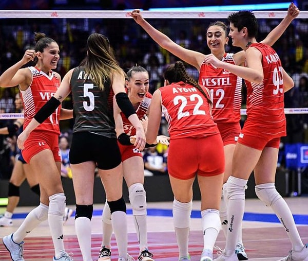 FIVB Milletler Ligi'nin üçüncü haftasındaki üçüncü maçında A Milli Voleybol takımımız Filenin Sultanları, Brezilya ile karşı karşıya geldi.