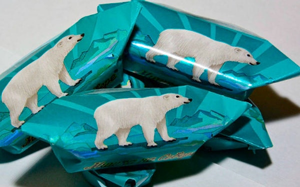 7. В честь кого в 1938 году назвали шоколадную фабрику, которая производила конфеты «Мишка на Севере»?