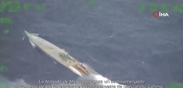 Meksika donanması, Pasifik açıklarında takibe aldığı 26 metre uzunluğundaki bir denizaltıya operasyon gerçekleştirdi.