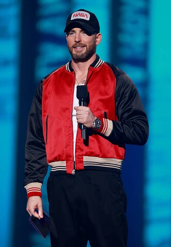 «Собираюсь сделать небольшой перерыв. Очень всех люблю!» — сказал Крис Эванс на прощание