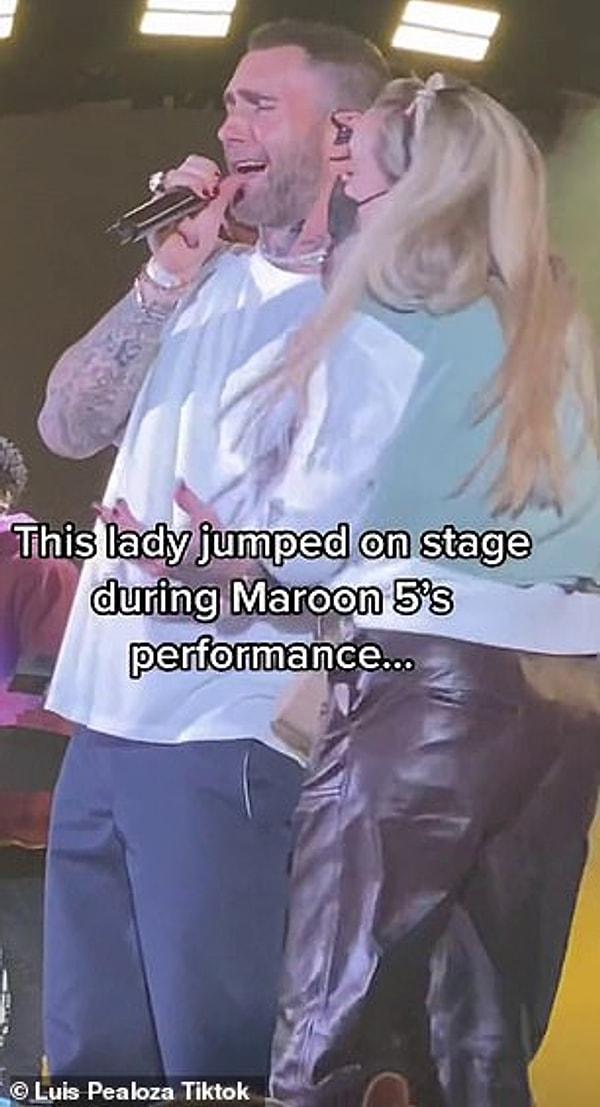 "Bu kadın Maroon 5'in konseri esnasında sahneye atladı."