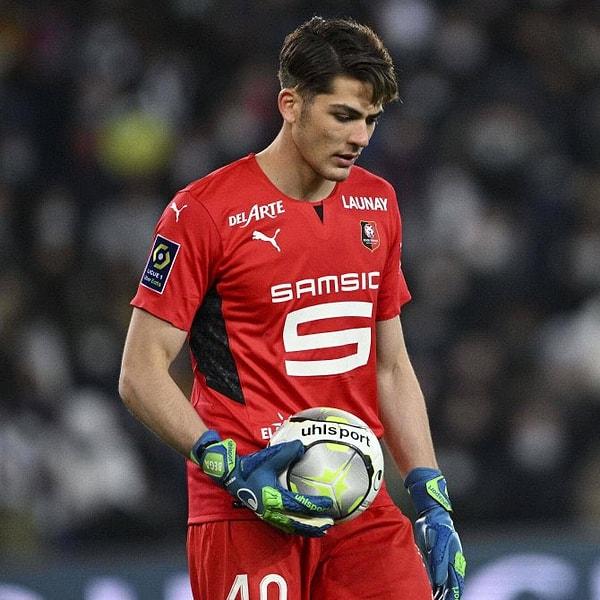9. Ligue 2 ekibi Troyes, Rennes forması giyen Doğan Alemdar'ı sezon sonuna kadar kiraladı. (L'Equipe)