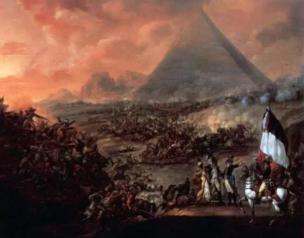 Popüler anlatılara göre, 22 Ağustos 1799 gecesi Napolyon, Büyük Giza Piramidi'nin kalbine girmeye cesaret etti. Güvendiği birkaç kişi eşliğinde, labirent gibi odaları keşfetmek için birkaç saat harcadığı ve hatta yapının içinde uyuduğu bildiriliyor.