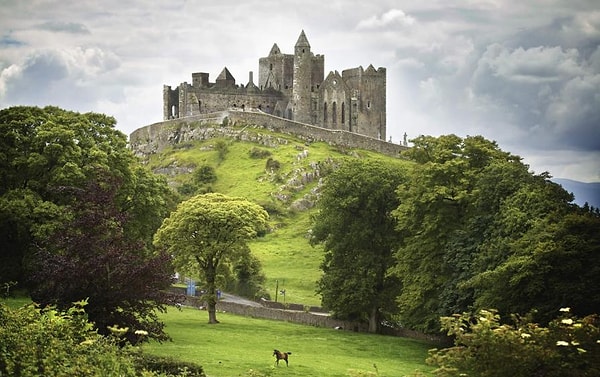 3. Где можно увидеть замок-скалу Кашел, собор святого Патрика, а также знаменитый музей-пивоварню «Гиннесс»?