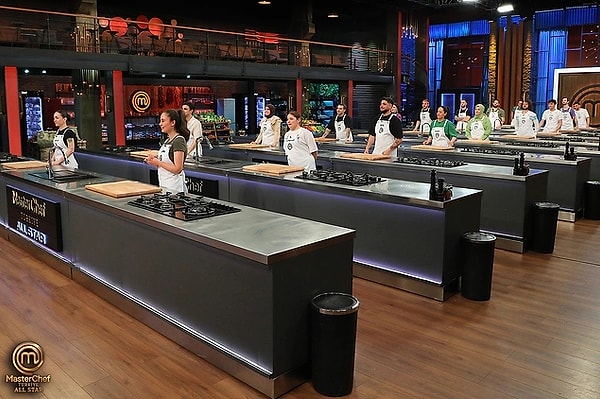 Kadrosu yavaş yavaş oluşmaya başlayan MasterChef All Star'ın 16. yarışmacısı sonunda belli oldu. Çağatay ve Barış'tan hangisi 16. yarışmacı oldu?