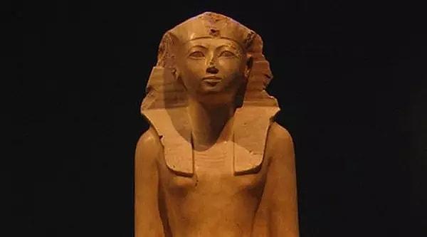 Firavunlar Eski Mısır'ın siyasi, dini ve askeri liderleriydi.