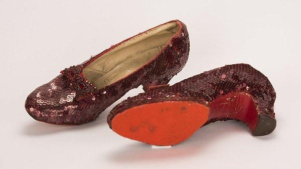 6. Dorothy'nin Oz Büyücüsündeki yakut ayakkabıları