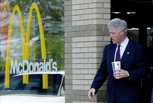 Hamburger denince kimse Trump'ın eline su dökemese de, Bill Clinton'da hamburger sevdalısıymış. Aynı zamanda büyük bir fast food sevdalısı olan Clinton, bu sebeple çevresindekileri sık sık sağlığı konusunda endişelendirirmiş.