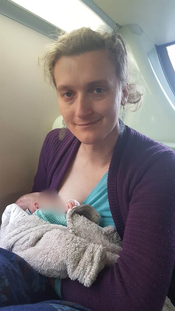 Kanser hastası olduğunu belirten trans kadın hastaneye giderken son kez bebeğini emzirdiğini söyledi.