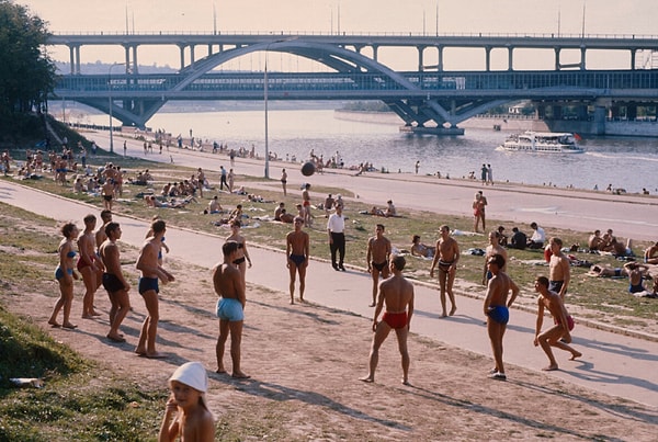 4. Пляж на Ленинских горах, Москва, 1966