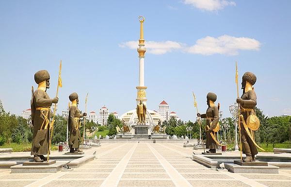 11. Türkmenistan, Orta Asya'nın gizemli incisi olarak bilinirken, aynı zamanda "Kuzey Kore" benzetmesiyle de anılmaktadır. Bu benzersiz ülke, sıkı vize politikaları nedeniyle dünyanın en az ziyaret edilen yerlerinden biri haline gelmiştir.