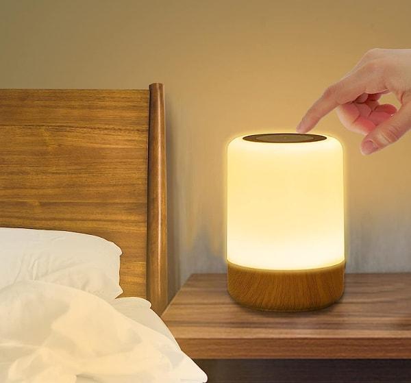 7. Bu LED gece lambası, evinizin dekorasyonuna sadece ışıkla değil, tarzıyla da katkıda bulunacak.