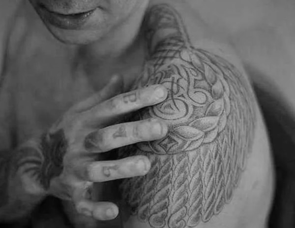 Эполеты на плечах означали негативное отношение к советской власти