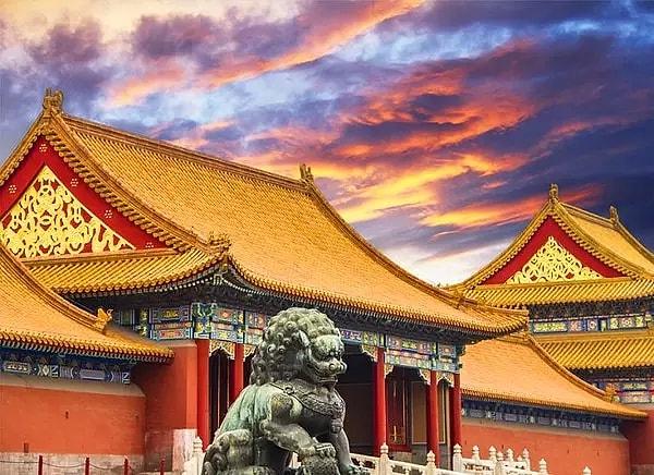 8. Çin imparatorlarının yaşam alanı olarak tasarlanan Yasak Şehir, adeta bir güvenlik kalesi olarak inşa edilmiştir.