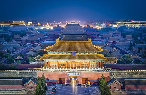 12. Yasak Şehir, Çin medeniyetinin eşsiz ve değerli mirasını yansıtan bir milyondan fazla eseri bünyesinde barındırır.