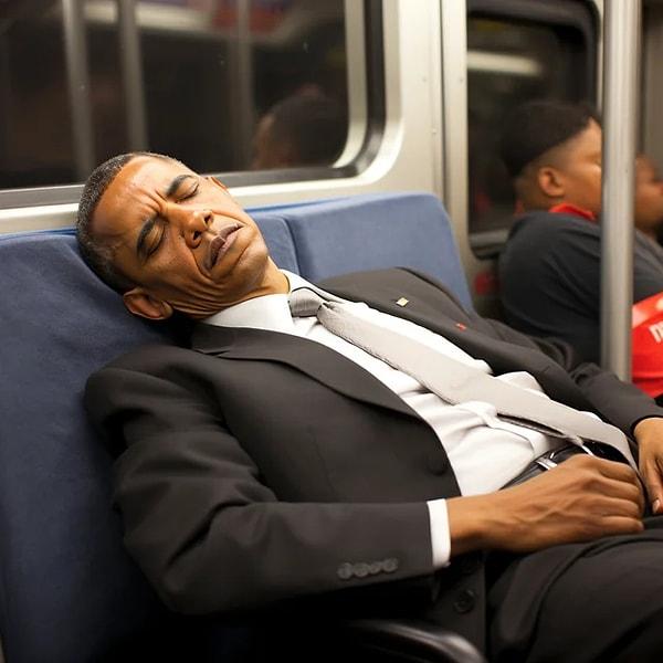 10. Sabah Beyaz Saray'a giderken metroda uyuyakalan Obama.