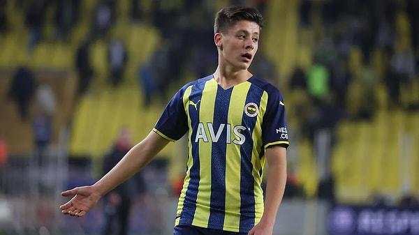 Türk futbolunun genç yıldızı Arda Güler, 25 Şubat 2005 doğumlu 18 yaşında bir yetenek. Bugün de Türkiye'yi transfer haberiyle sarstı.