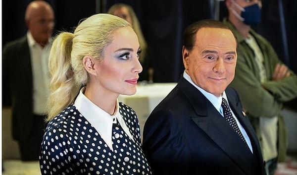 Berlusconi bu notla, son birkaç yıldır birlikte yaşadığı 33 yaşındaki sevgilisi Marta Fascina’ya 100 milyon Euro bıraktı.