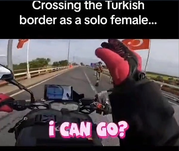 Yunanistan'dan Türkiye'ye giriş yapan yabancı uyruklu kadın motosikletli, İpsala Sınır Kapısı'nda pasaport kontrolü sırasında gümrük memuru ile arasında geçen ve kask kamerasıyla kaydettiği İngilizce diyaloğun görüntüsünü sosyal medyadan paylaştı.