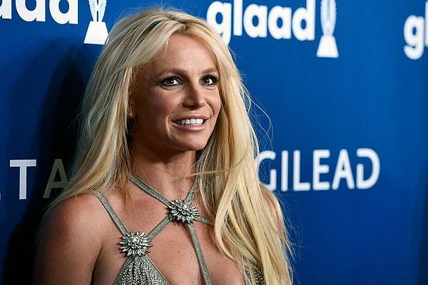 TMZ'nin haberine göre, Las Vegas'taki Aria Resort & Casino'nun içinde yer alan "Catch" adlı bir restoranda Britney Spears hayranı olduğu NBA yıldızını görüyor.