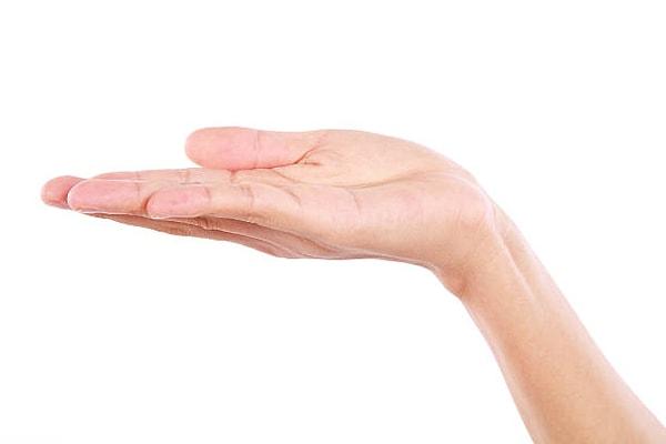 İnsan elleri, uçucu kimyasal bileşiklerden oluşan farklı bir kimyasal profil içeren bir koku yayar.