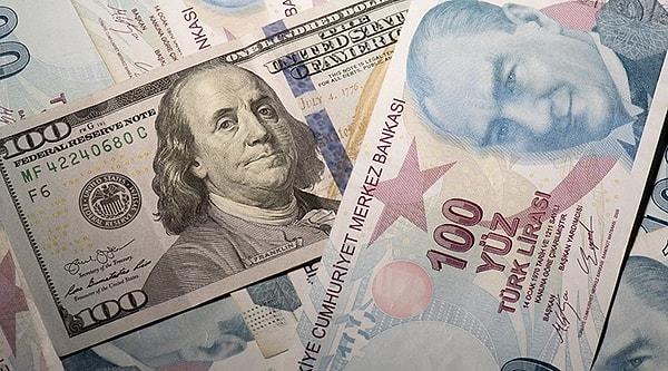 Haberde, Türk Lirasının dolar karşısındaki hızlı kaybından bahsedilirken, hükümetin uyguladığı ekonomik politikanın küçük esnafı zor duruma soktuğu belirtildi.