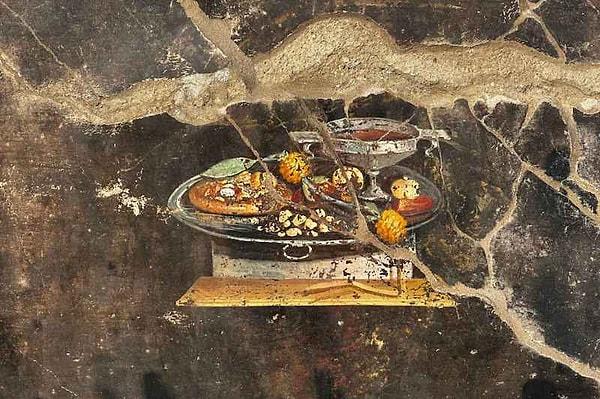 6. Pompeii'deki freskte pizzanın muhtemelen atası bulundu.