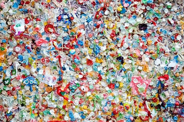 14. "Dünyadaki plastiklerin toplamı, tüm memelilerin toplamından daha çok..."
