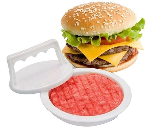 9. Hamburger yaparken köftelerinizi hamburger ekmeğinin şekline göre şekillendirebileceksiniz.