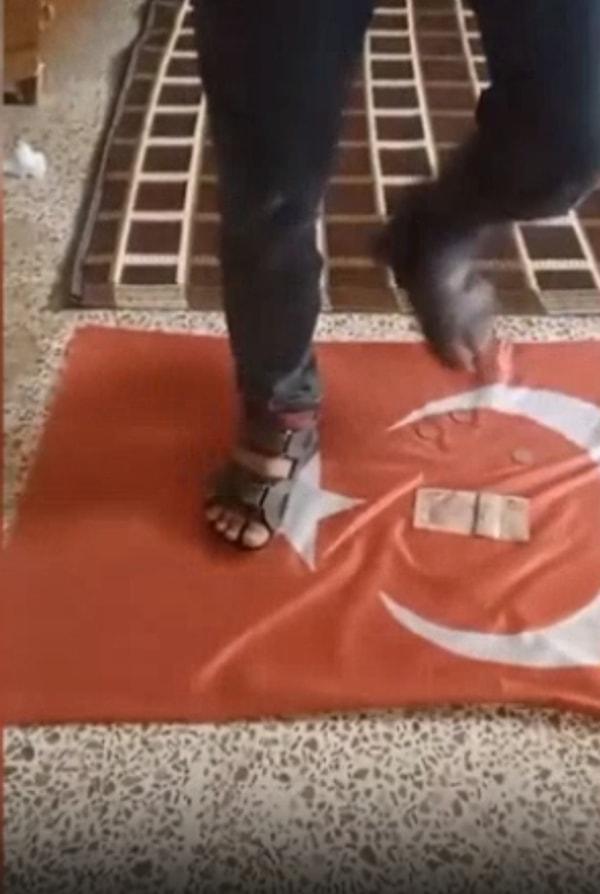 Türkiye’de kaçak olarak bulunduğu iddia edilen bir kullanıcı, Türk Bayrağına saygısızlık yaptığı videosunu paylaştı.