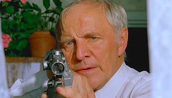 2. В честь какого маршала назвали значок, которым награждаются меткие стрелки?