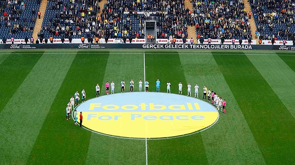 Fenerbahçe, Ukrayna için yardım maçı düzenlemişti