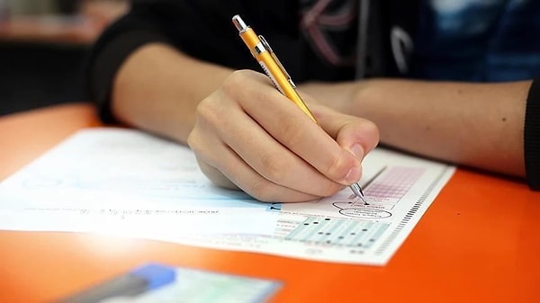 Veremediğiniz sınavlarla ilgili olumlu gelişmeler yaşayabilir, sınav sonuçları ve başvurular gündeminizde olabilir.