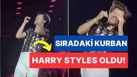 Konser Terörü Bitmiyor: Harry Styles Sahnedeyken Gözünden Yaralandı!