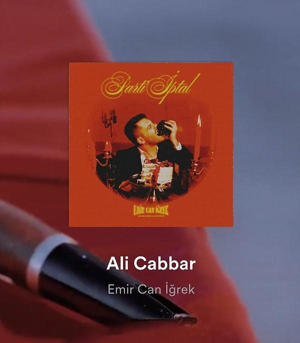 Emir Can İğrek'in son parçası Ali Cabbar ise, hüzünlü sözleriyle sosyal medyayı kasıp kavurdu. Gerçek bir hayat hikayesinden esinlenen bu şarkının hikayesini ise herkes merak etti.