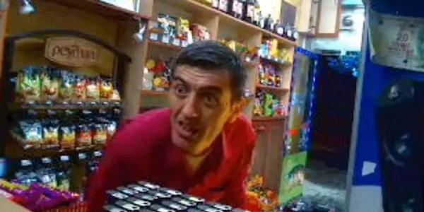 13 yıl önce bir Tekel bayisinde 4 kişiyi içki şişeleri atarak dükkandan kovalayan ve bu görüntülerle internet fenomeni haline gelen Ahmet Yılmaz, hayatını kaybetti.