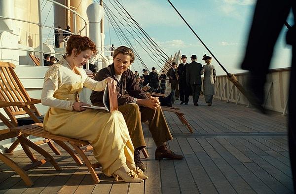 Her sahnesiyle akıllara kazındığından bahsettiğimiz 'Titanic'in bir sahnesinde gerçek insanların oynatılması yerine kurgu oyuncuların yer alması birçoğumuzun dikkatinden kaçmıştır.