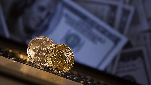 Standard Chartered, Bitcoin için daha önce 100 bin dolar olarak açıkladığı 2024 yılı tahminini ise 120 bin dolara çıkardı.