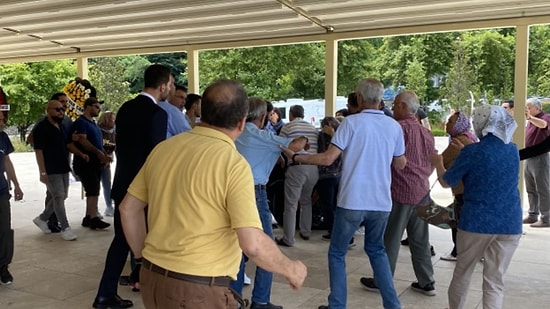 Cenaze Namazında Kavga Çıktı, Yumruklar Havada Uçuştu