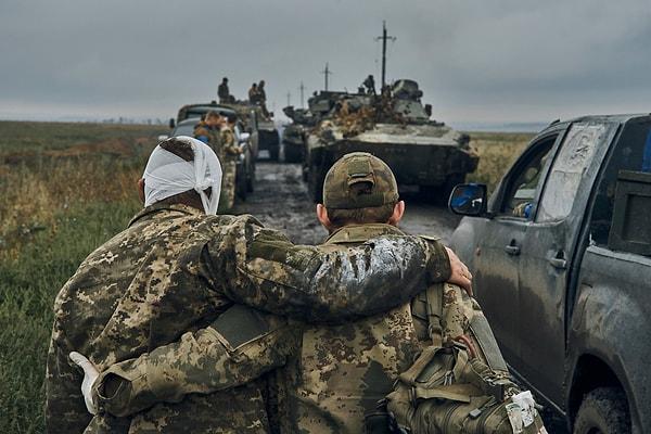 Rusya ile savaşta bulunan Ukrayna, NATO tarafından direkt destek görmese de birliğe üye ülkelerden yardım alıyor. Özellikle ABD, İngiltere gibi ülkeler, Ukrayna’ya hem silah hem de para yardımı yapıyor.