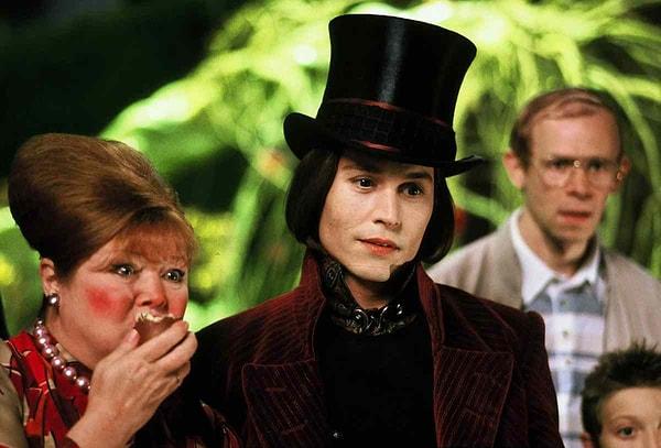 Serinin ikinci yapımı olan Charlie'nin Çikolata Fabrikası filminde ise Willy Wonka karakterini Johnny Depp canlandırmıştı.
